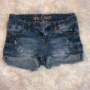 Soft and comfortable jean shorts